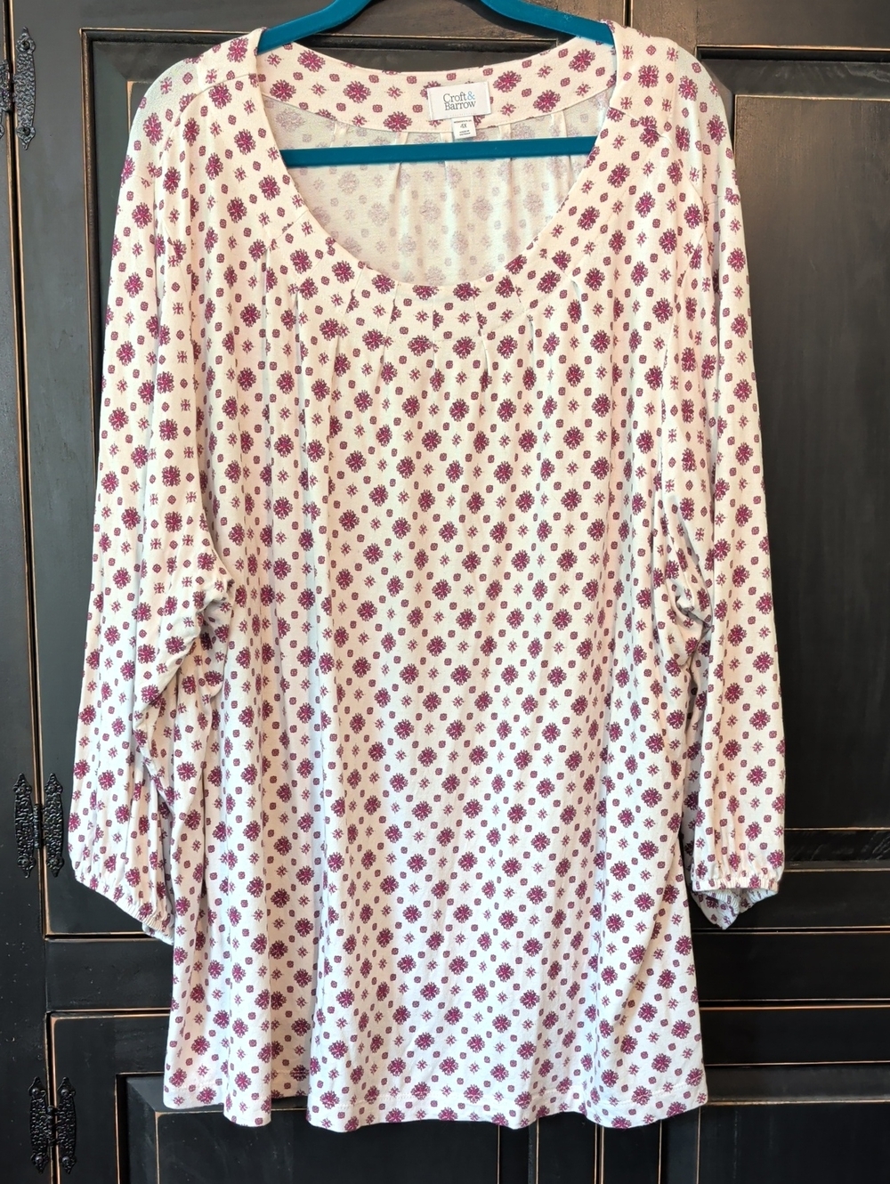 croft & barrow White Top with Purple Floral Print Scoop Neck